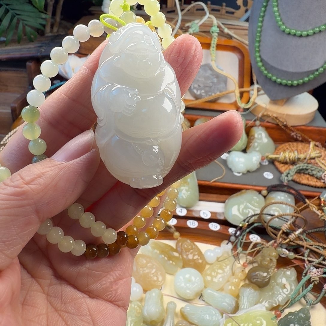 和田玉未镶嵌颈饰