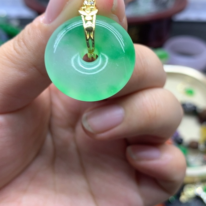 翡翠未镶嵌颈饰吊坠