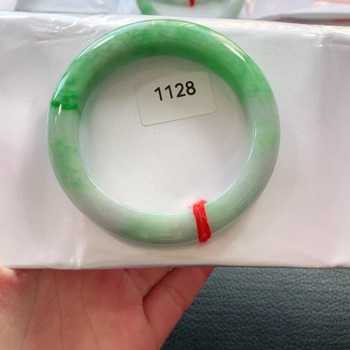 翡翠手镯未镶嵌天然翡翠手镯