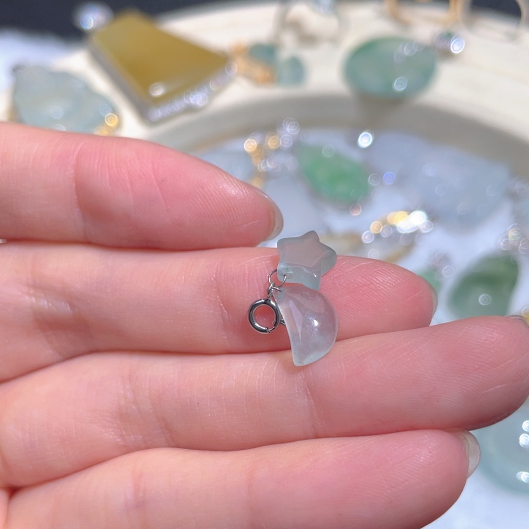 翡翠颈饰18K金镶嵌翡翠