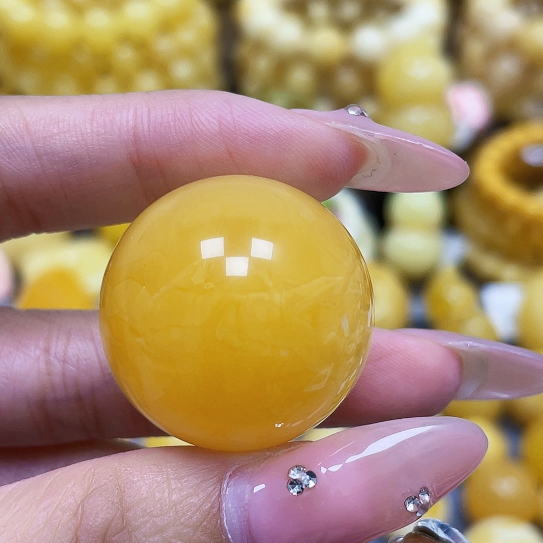 嘚***瑟蜜蜡未镶嵌裸石28.mm瑕