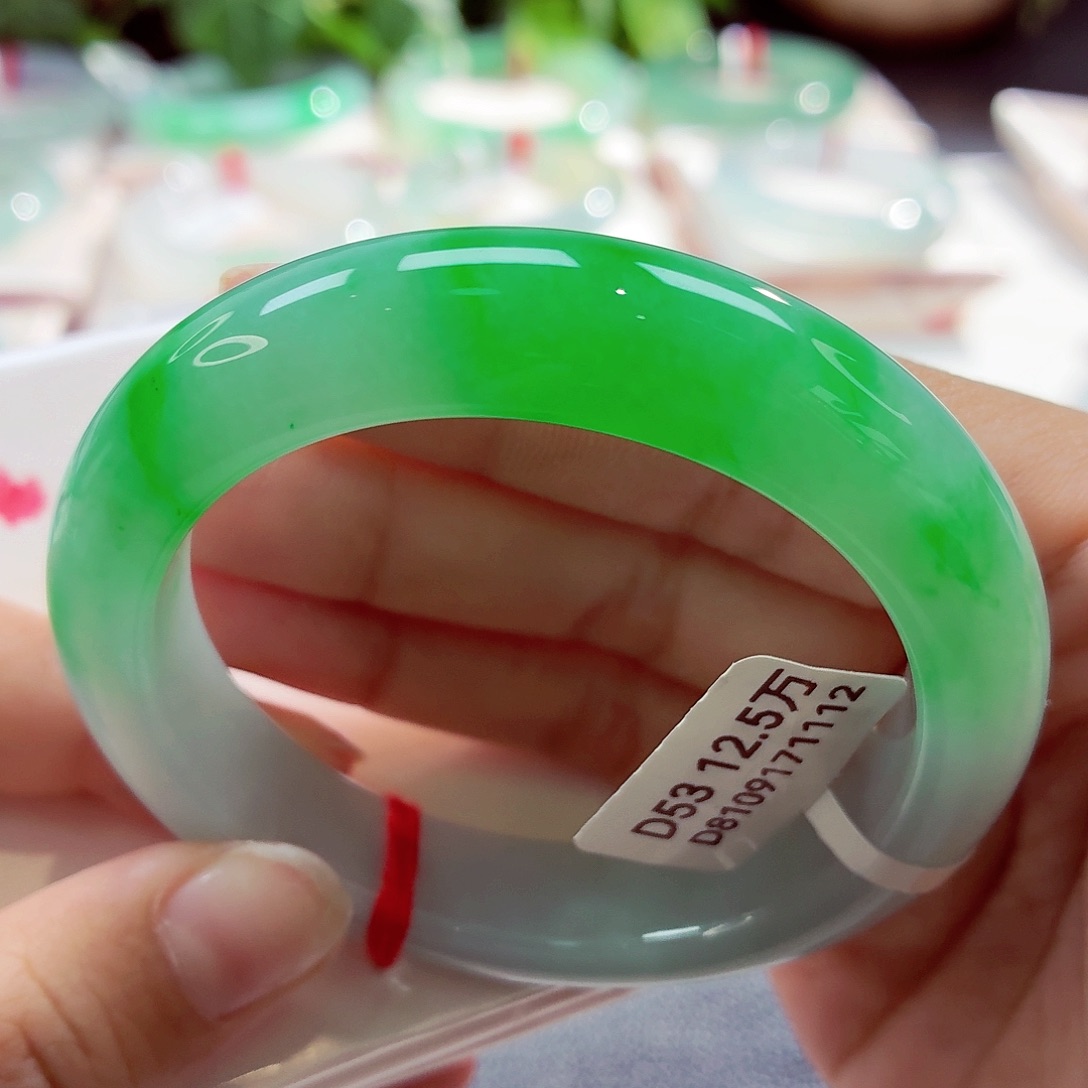 翡翠未镶嵌手镯飘阳绿68-12