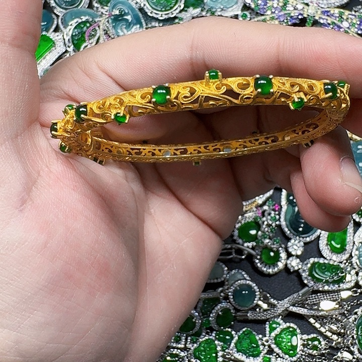 翡翠颈饰未镶嵌天然A货翡翠放漏