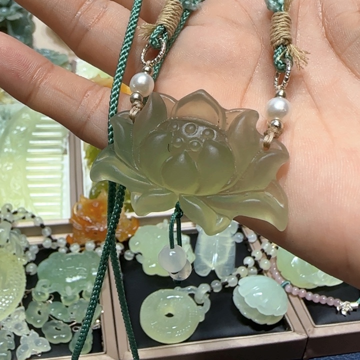 蛇纹石玉未镶嵌吊坠