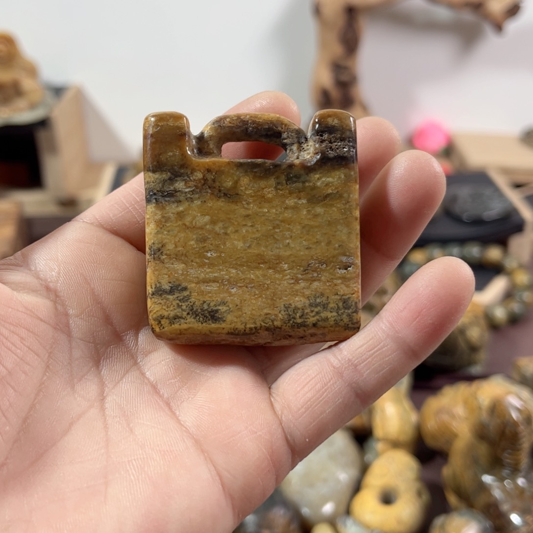 岫岩河磨玉（透闪石质玉）挂件未镶嵌