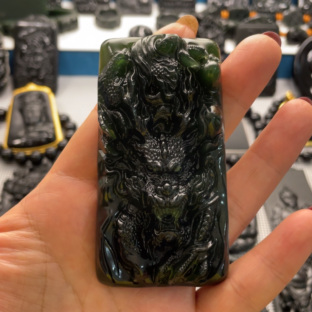 蛇纹石玉吊坠未镶嵌D****y