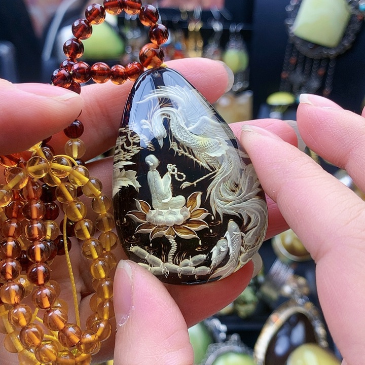 琥珀裸石未镶嵌坠