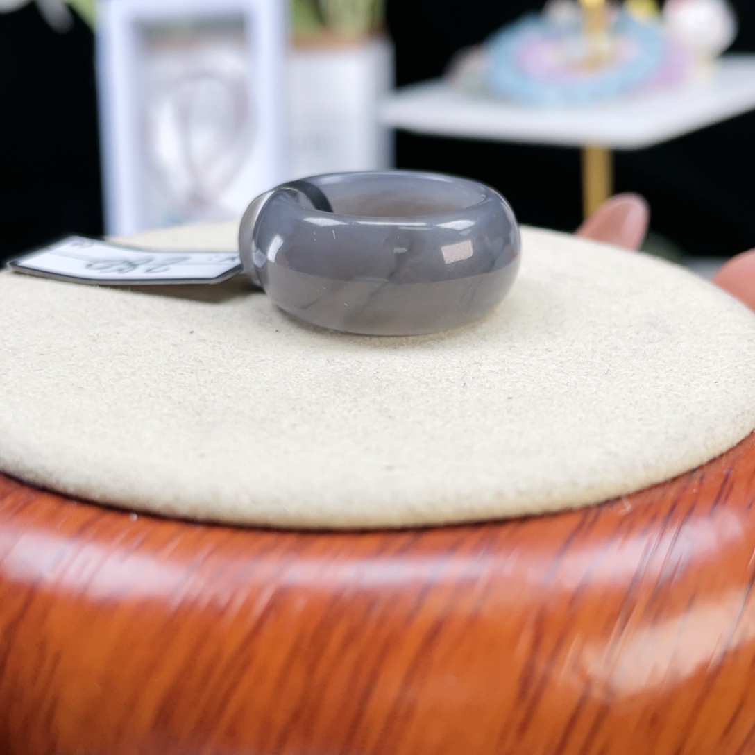 和田玉（糖玉）未镶嵌戒指P24烟紫轮胎17.5不退换