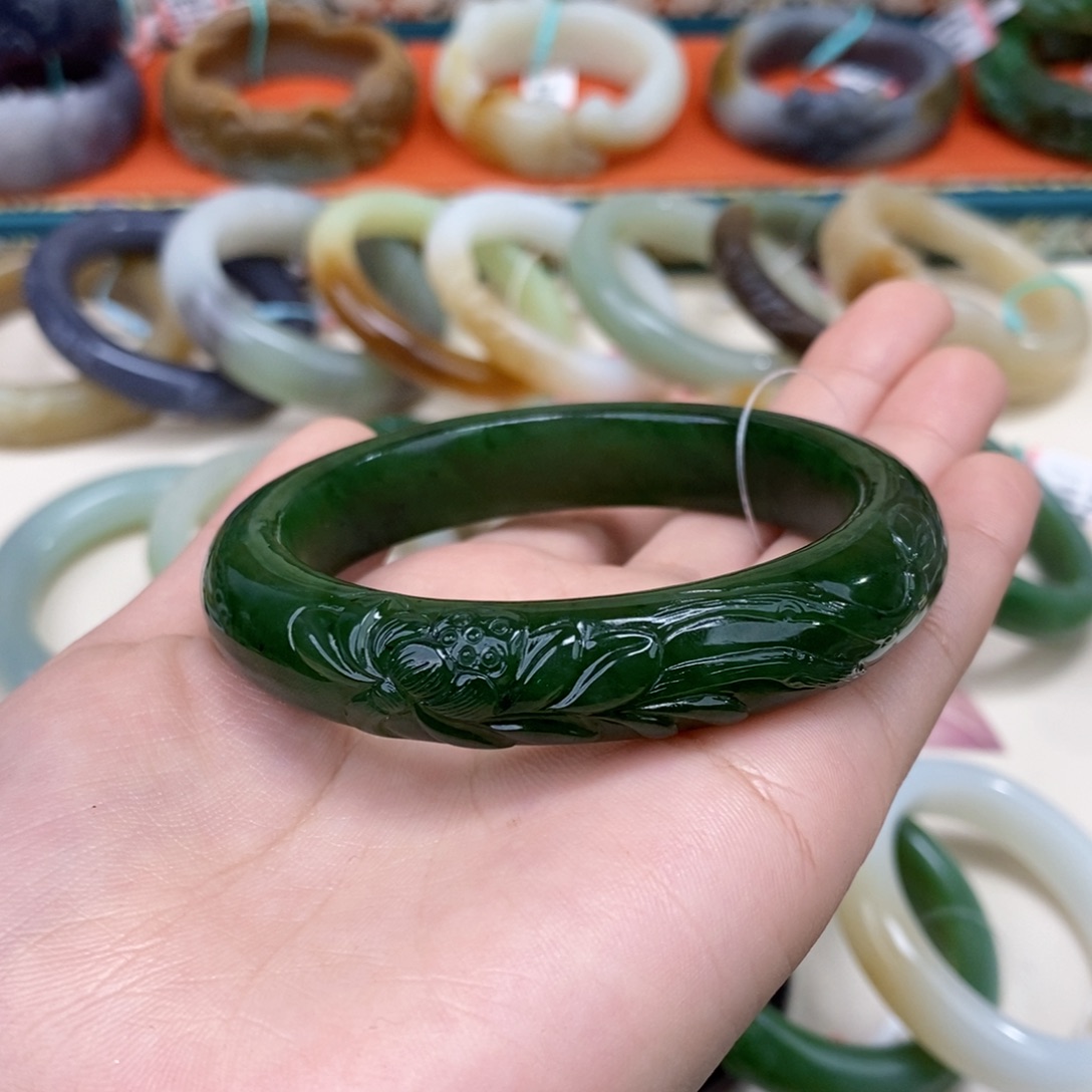 云***依和田玉未镶嵌手镯