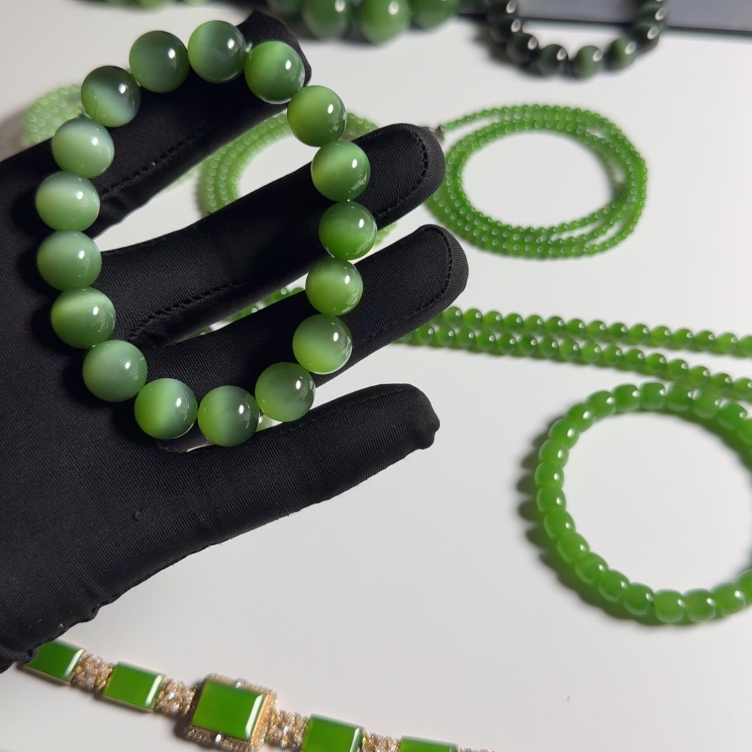 手串未镶嵌和田玉（碧玉）无*