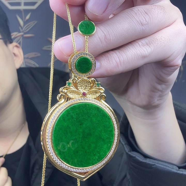 翡翠吊坠(赠链)银S925镶嵌特价 大漏