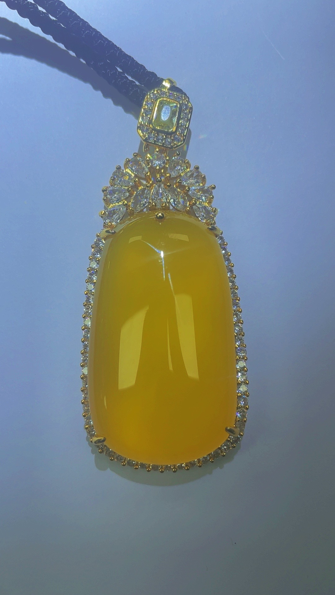 鸡油黄平安无事牌-天然黄玉髓吊坠-多样性发货