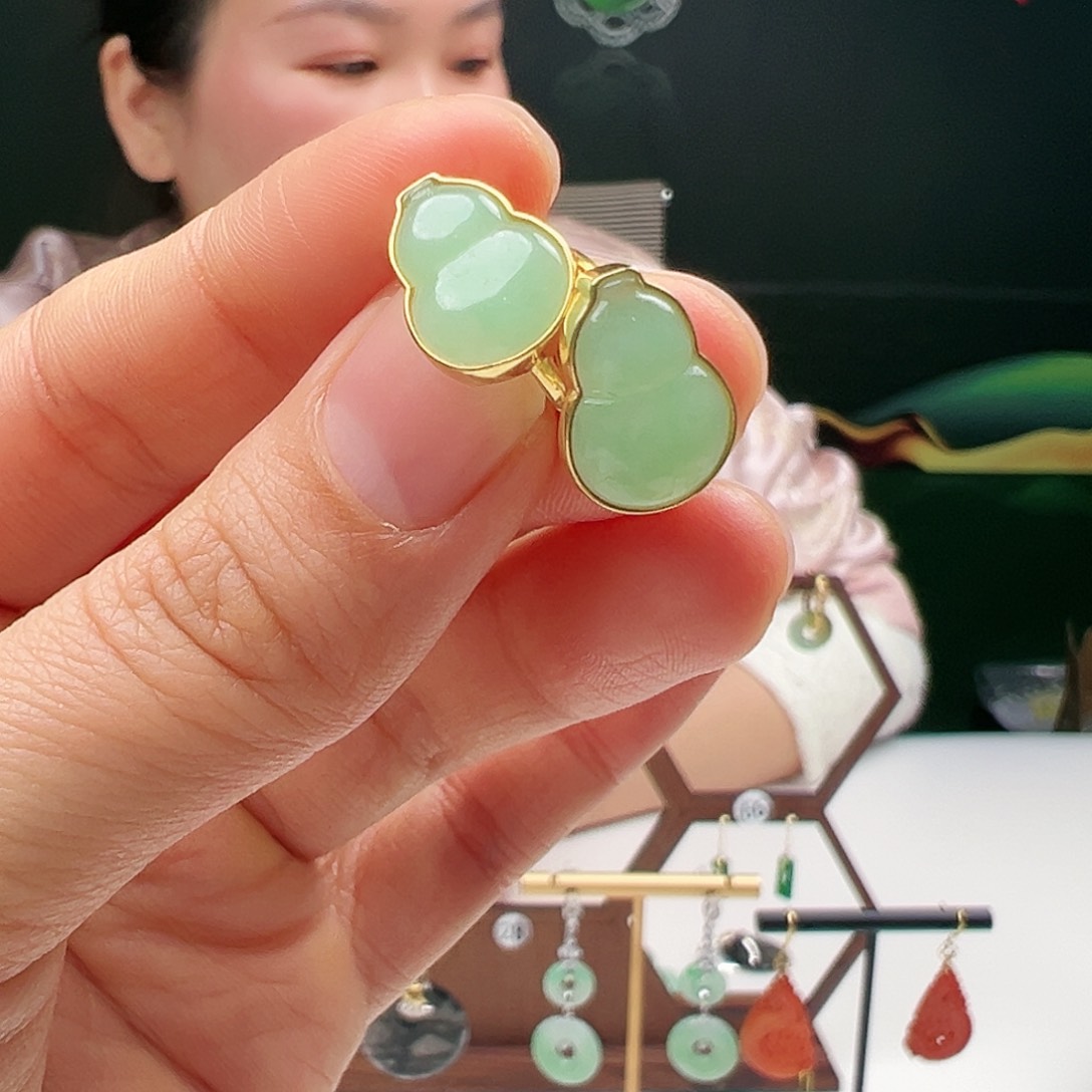 翡翠耳饰18K金镶嵌天然翡翠