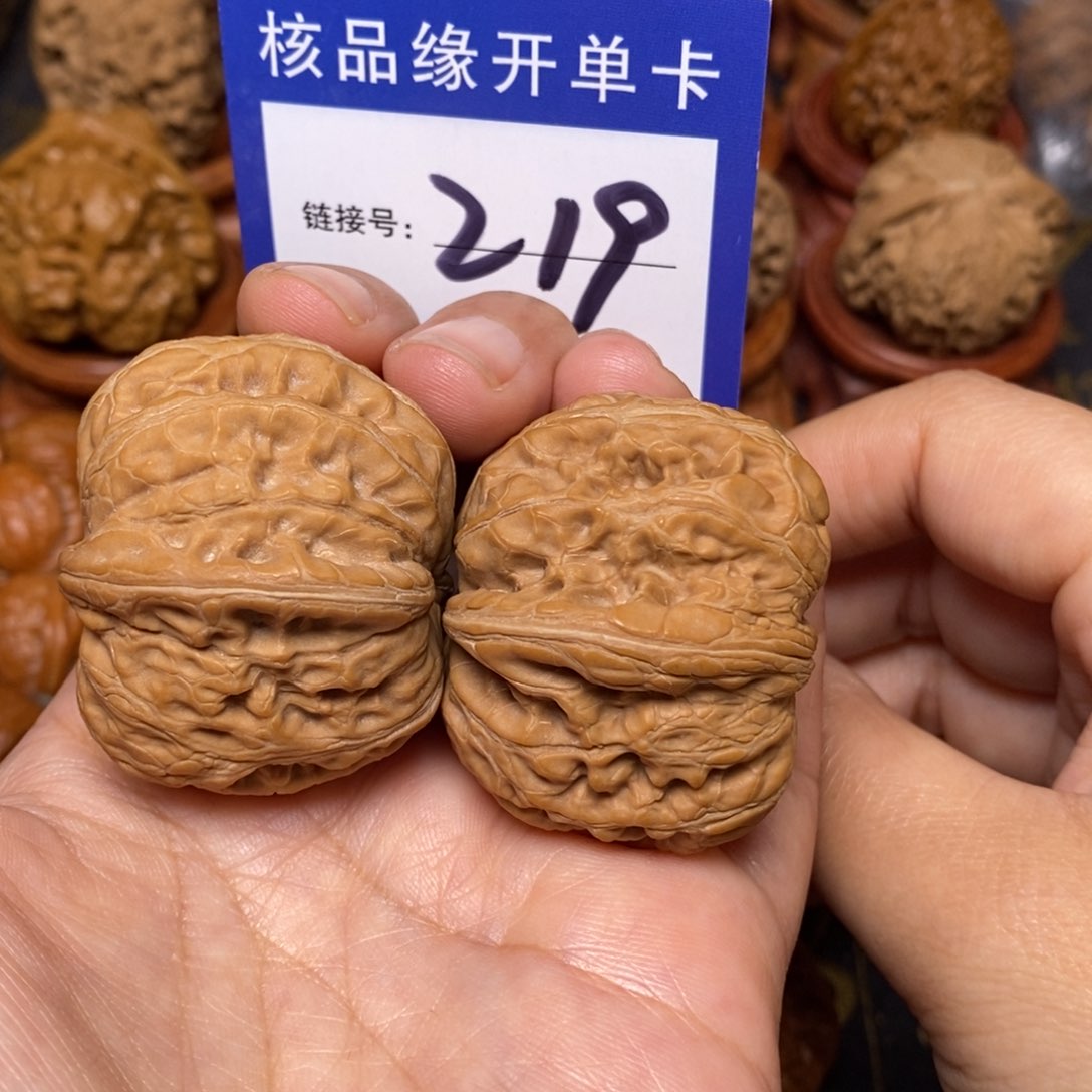 文玩核桃把件元宝全品40。 219