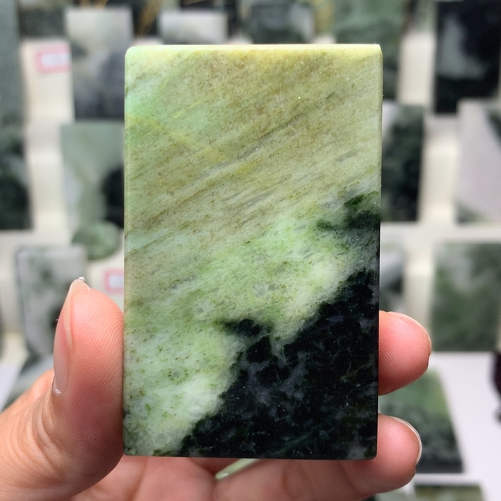 独山玉未镶嵌颈饰