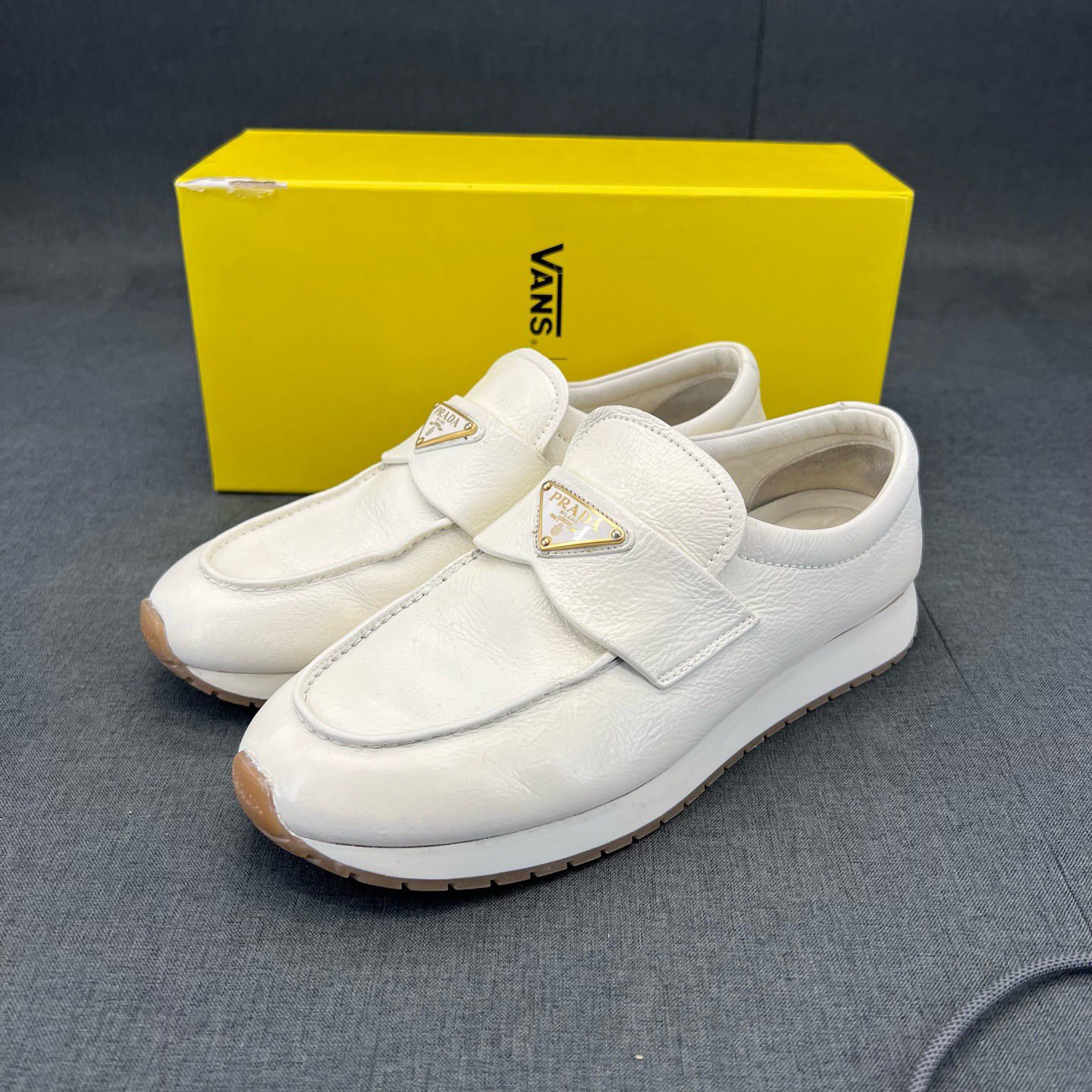 95新 Prada/普拉达 码数40.5 prada 三角标 乐福鞋 白 配盒