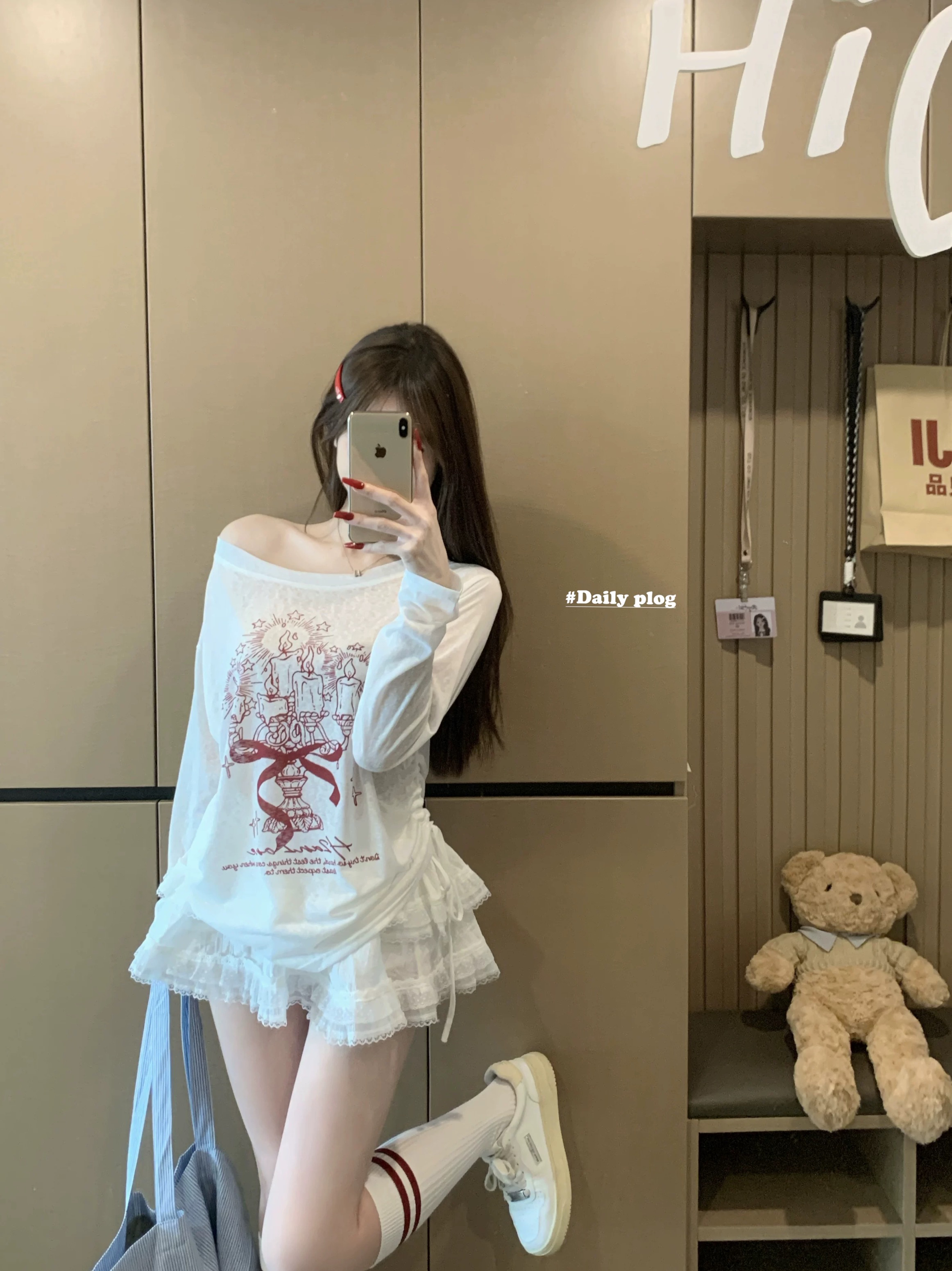 孙优秀推荐韩系白色印花斜肩长袖T恤女宽松防晒罩衫➕蕾丝花边短裙