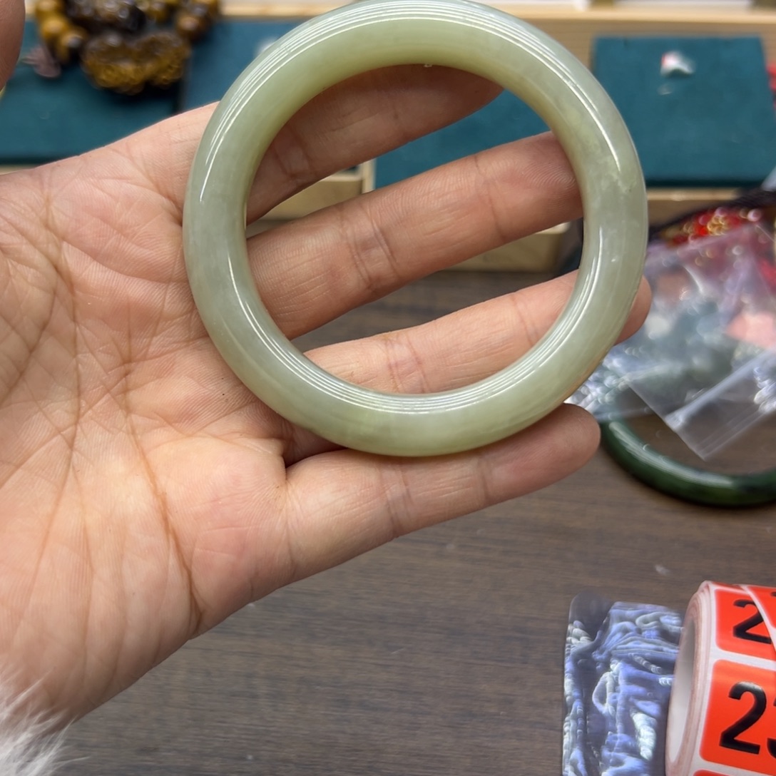 和田玉未镶嵌手镯55.7圈围209