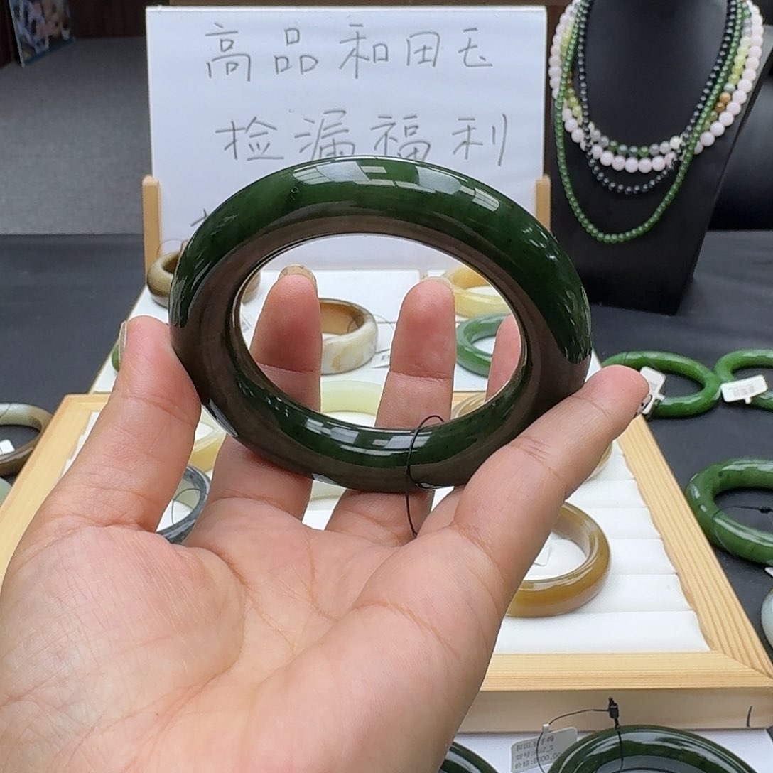未镶嵌手镯和田玉
