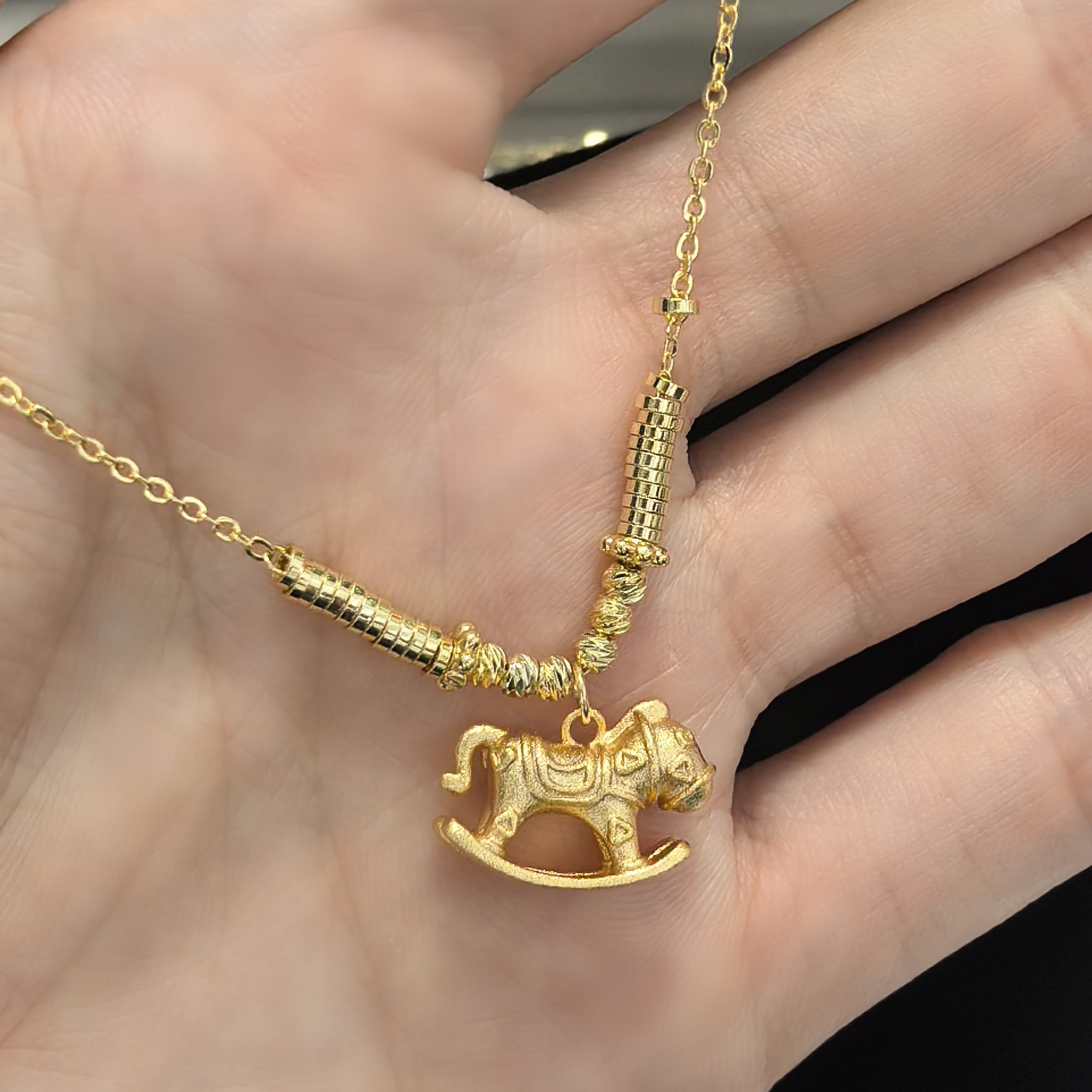 铜合金吊坠 金色小木马吊坠项链女新款轻奢小众高级感