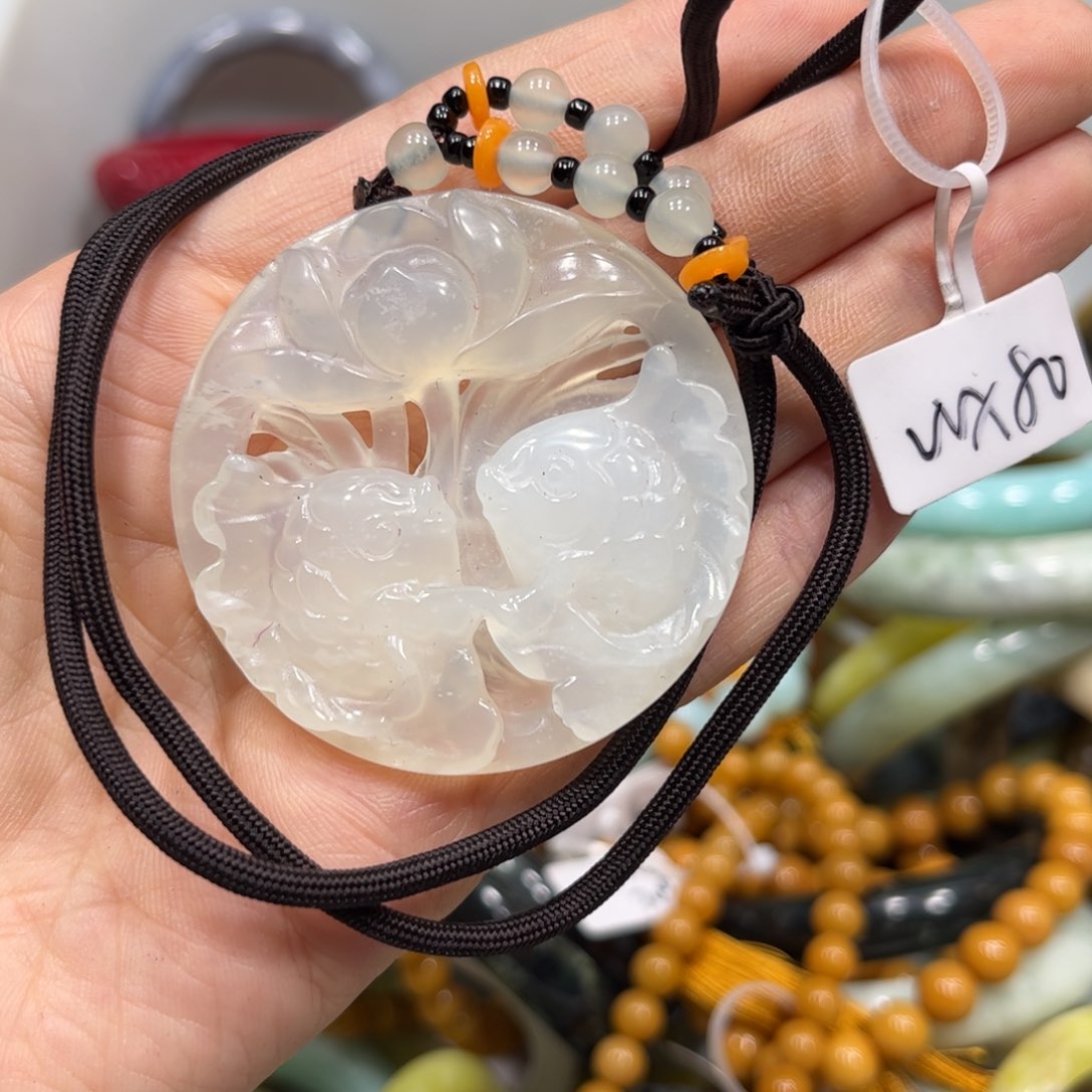 蛇纹石玉颈饰未镶嵌