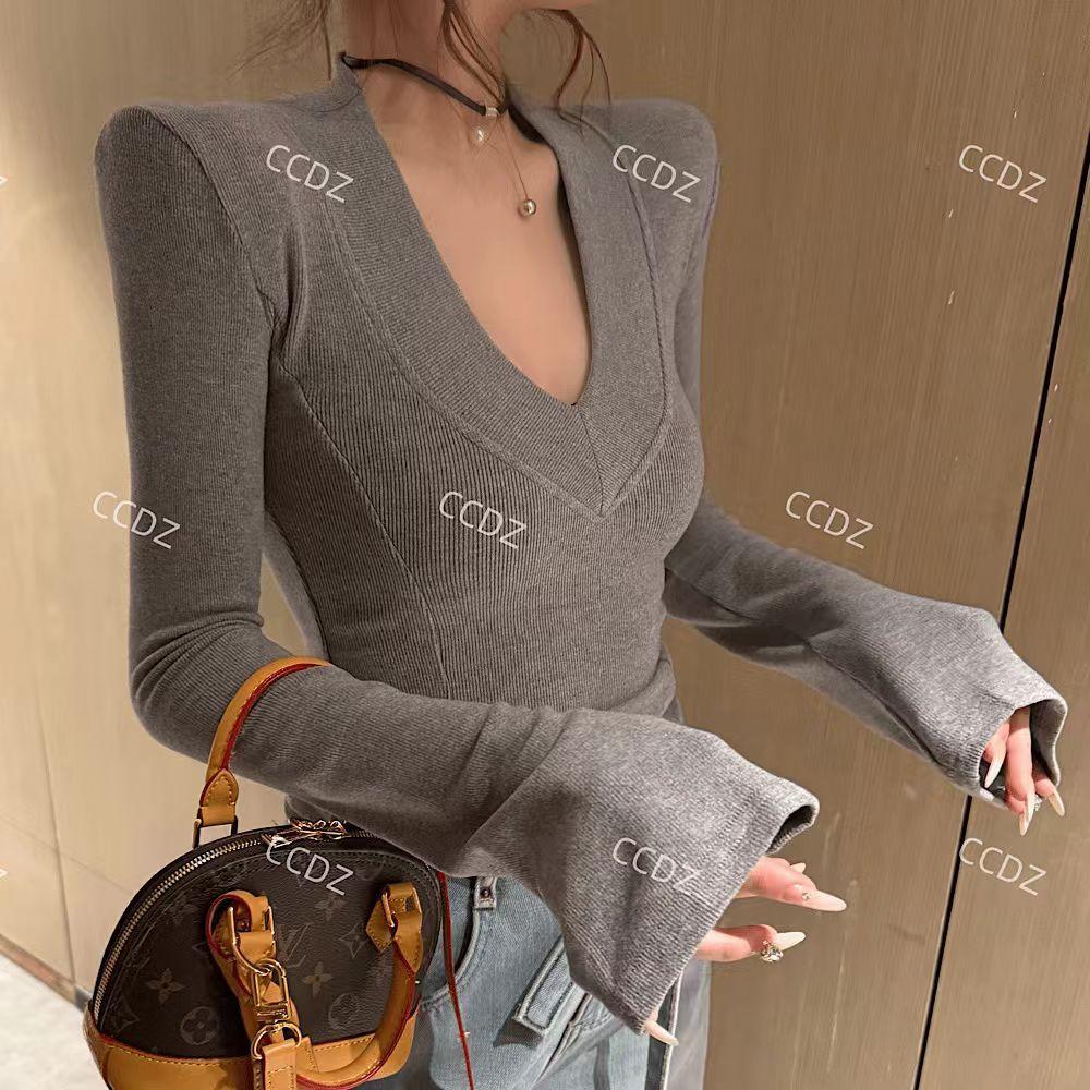 秋冬新款时尚百搭设计感双面绒深V领上衣女螺纹弹力垫肩T恤打底衫