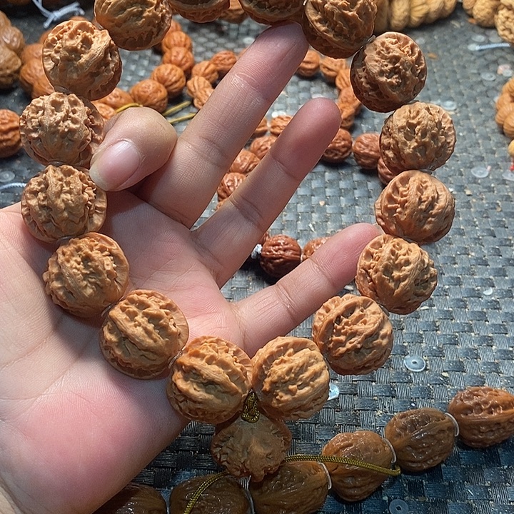 吉***瑶文玩核桃手串龙脊