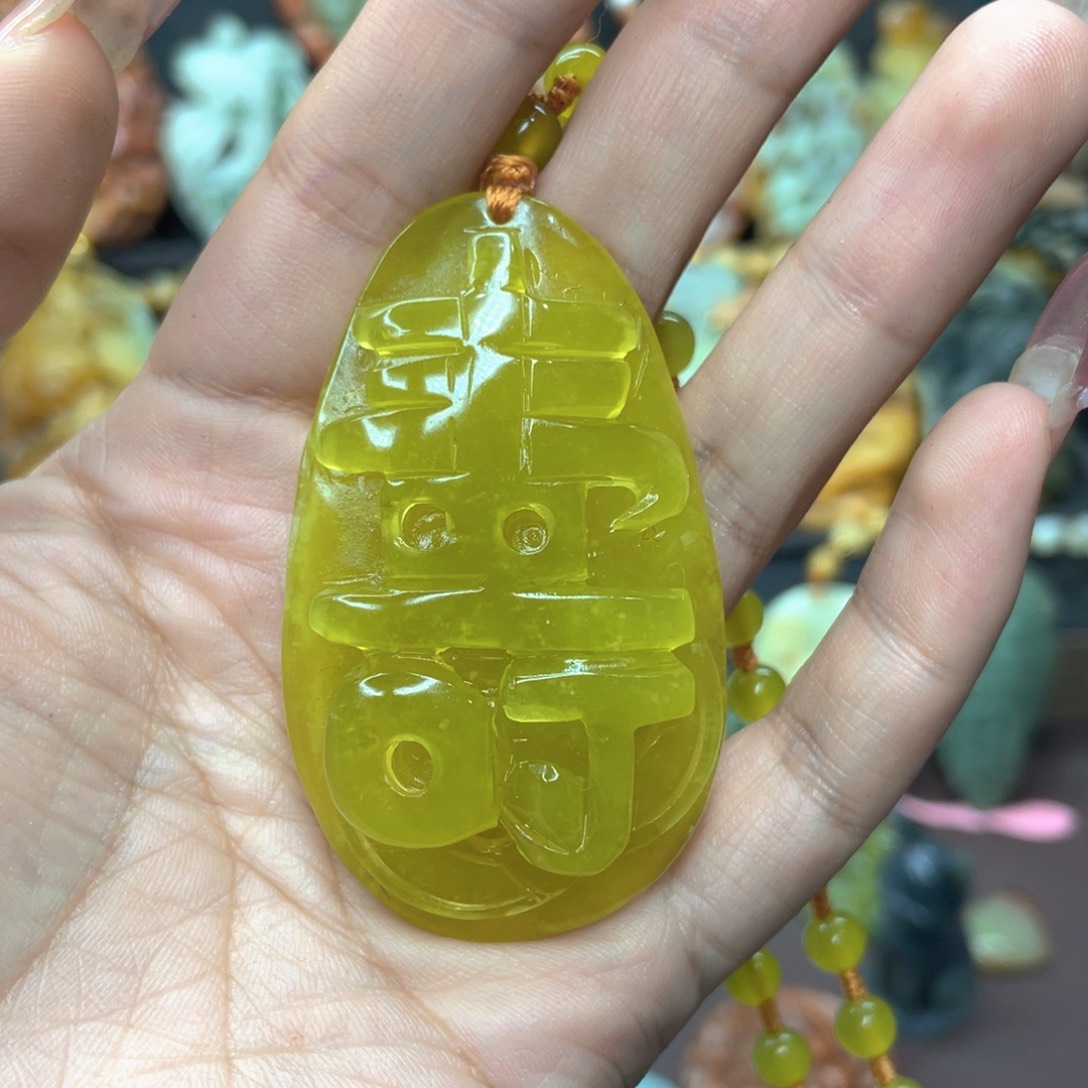 蛇纹石玉颈饰未镶嵌