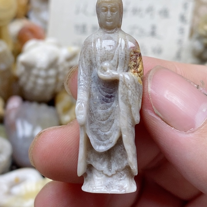 颈饰未镶嵌硅化珊瑚（珊瑚玉）有瑕