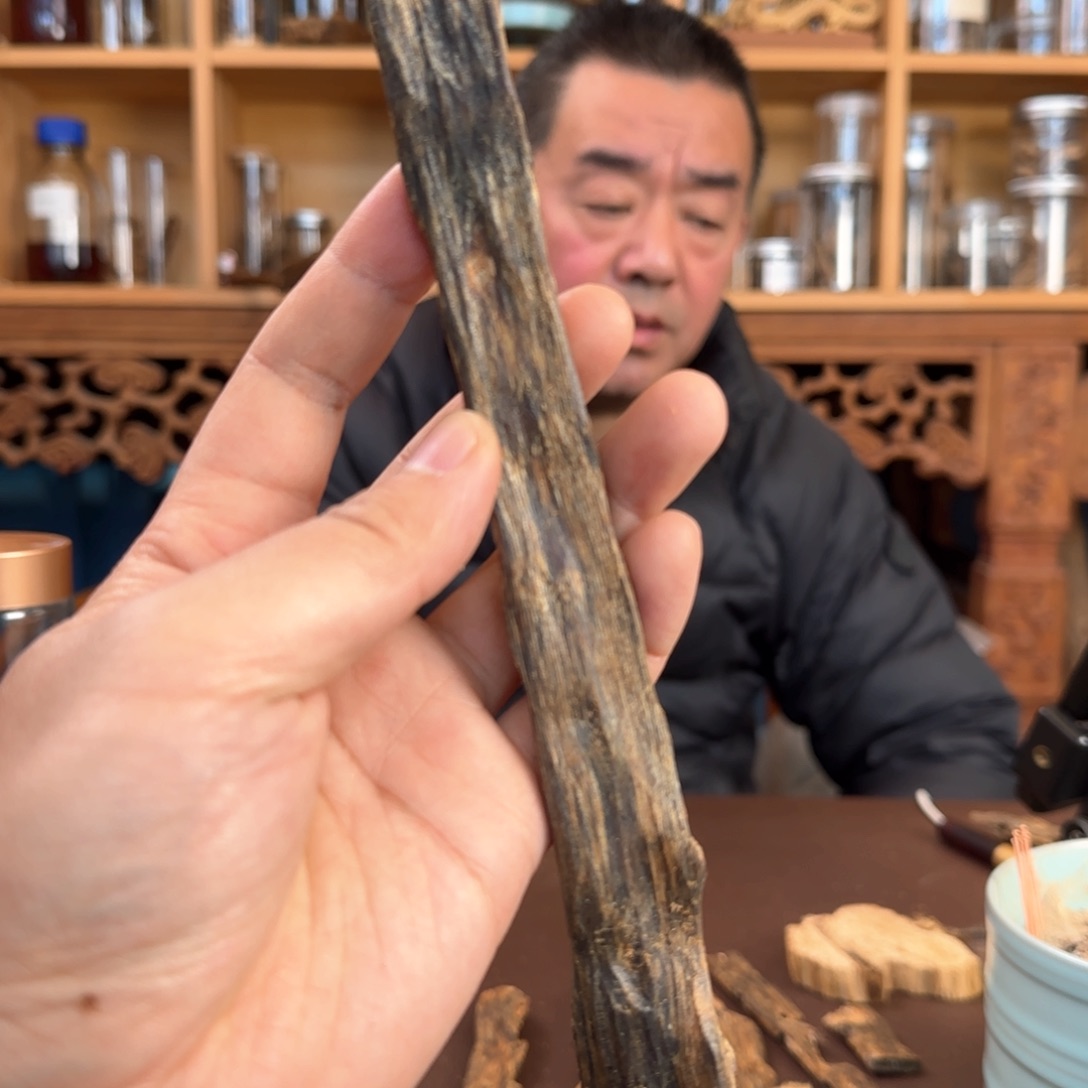 沉香摆件奇楠一代苗金沙叶39克