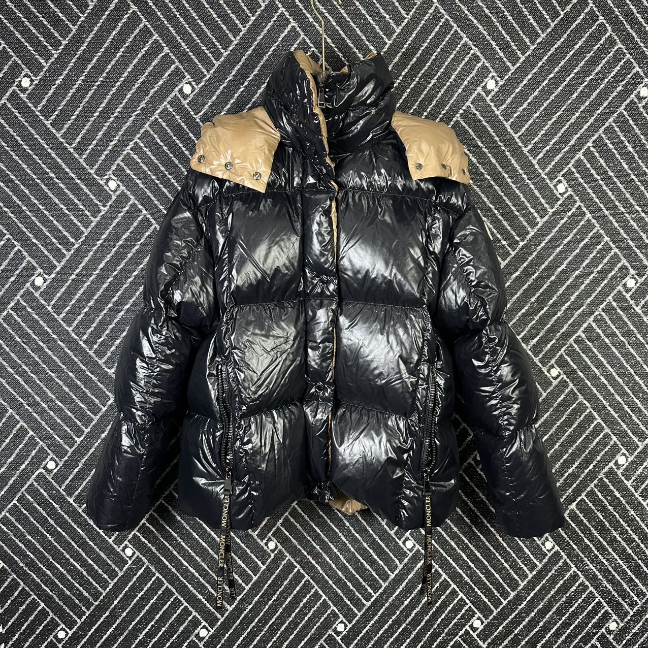 99新 MONCLER 99新微瑕MONCLER白鹅绒parana系列外套3码/18017