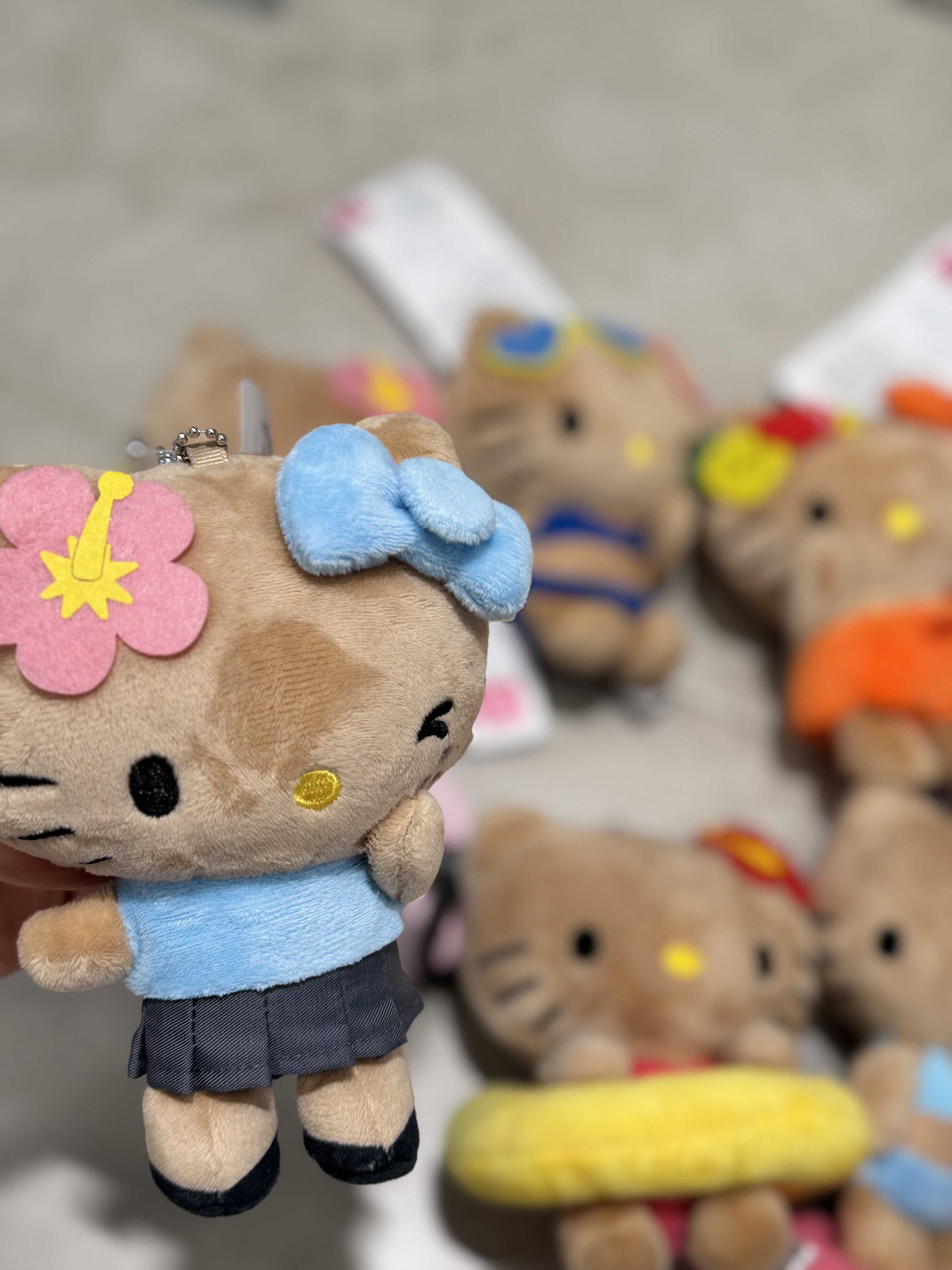 【正版】三丽鸥夏日限定黑皮kitty毛绒玩偶包包挂件凯蒂猫
