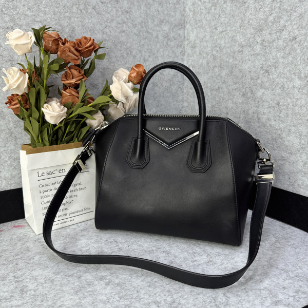 95新/纪梵希/市场价16500/包包/250216RN0020