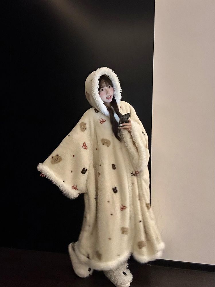 可爱小熊印花睡袍女冬季珊瑚绒保暖连帽睡衣女慵懒宿舍家居服套装