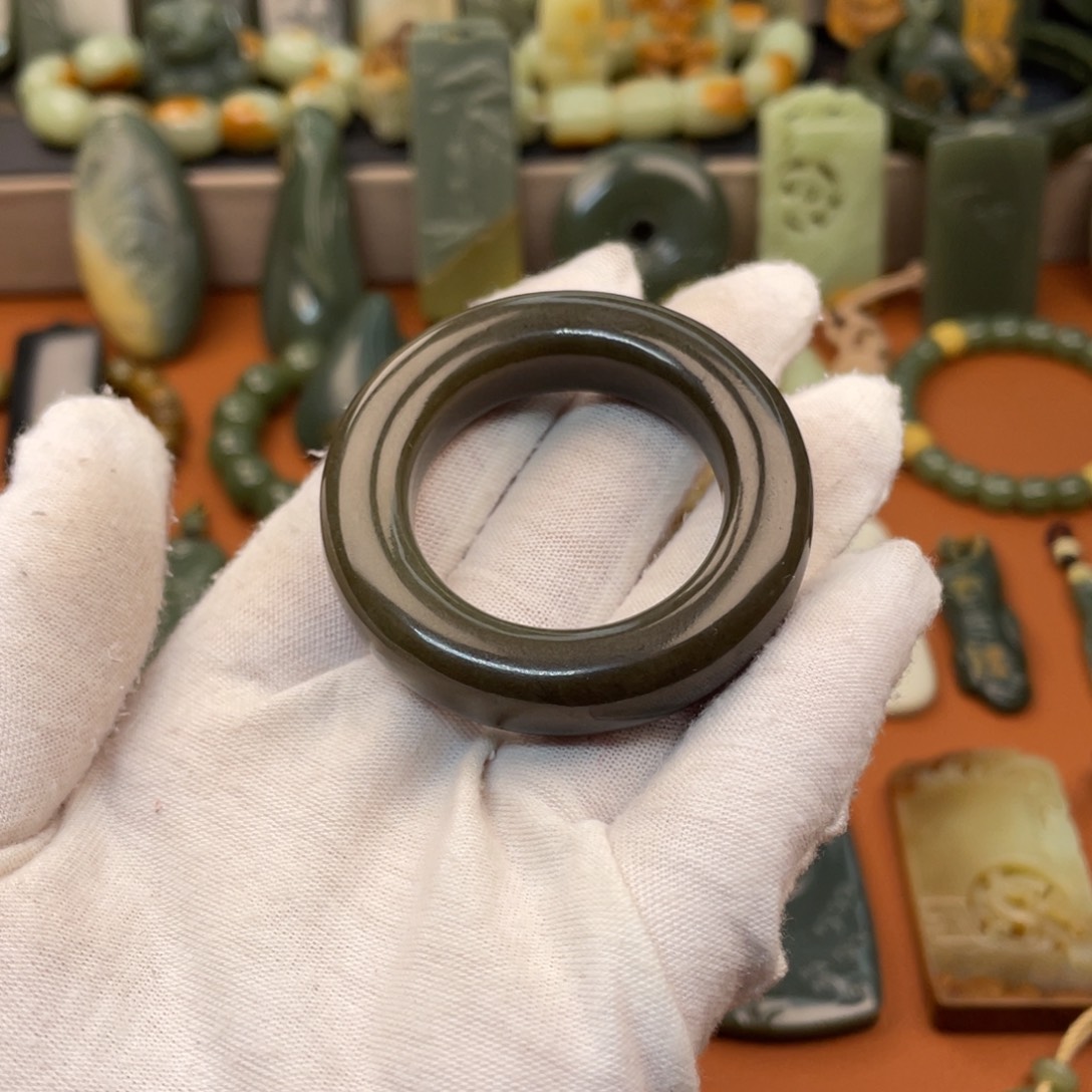 岫岩老玉（透闪石质玉）未镶嵌把件