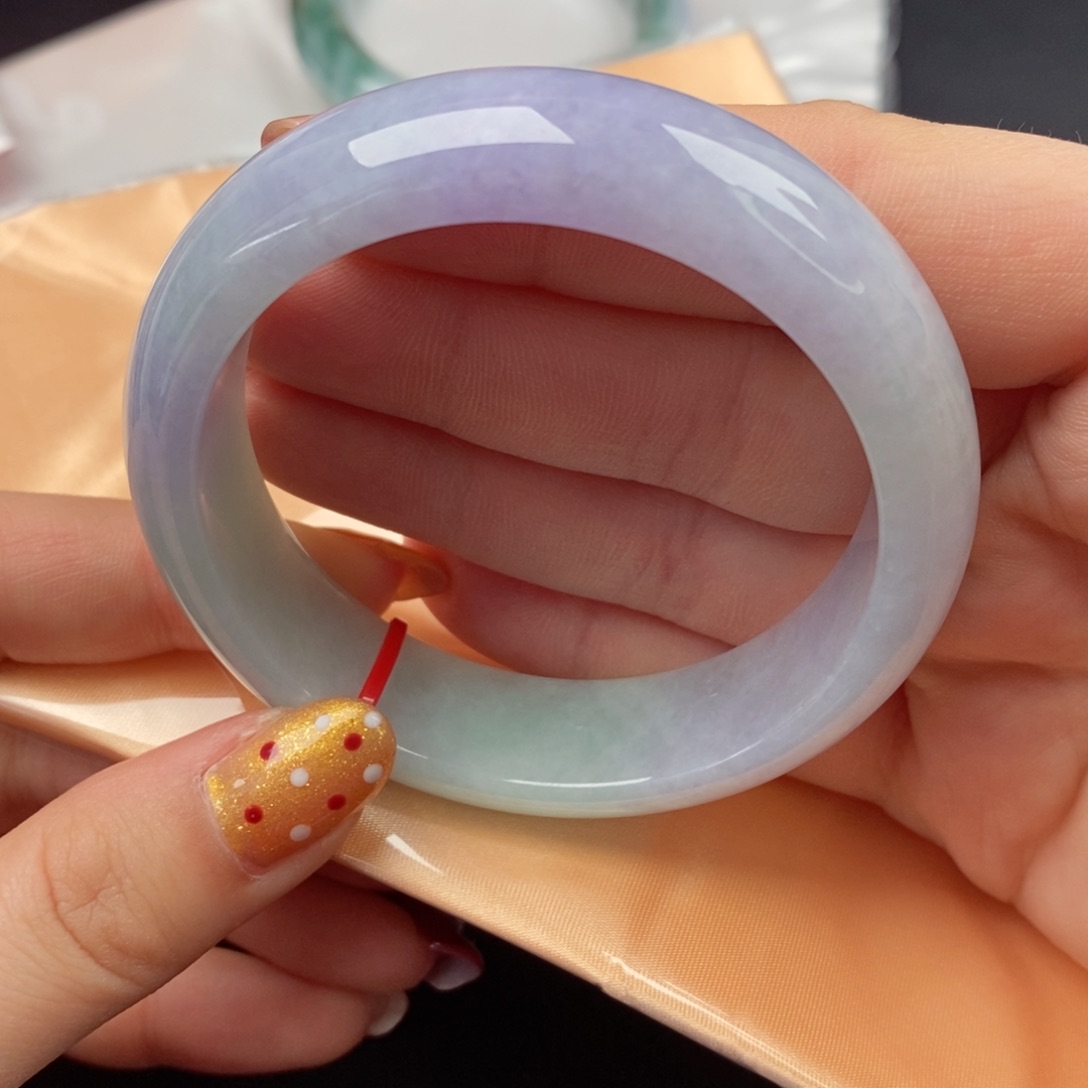 翡翠手镯未镶嵌58圈口