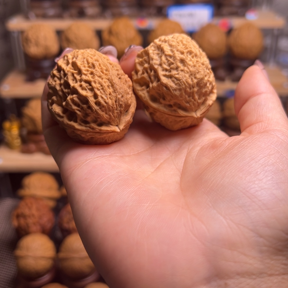 桃核把件蚂蚁纹绣球H4、39