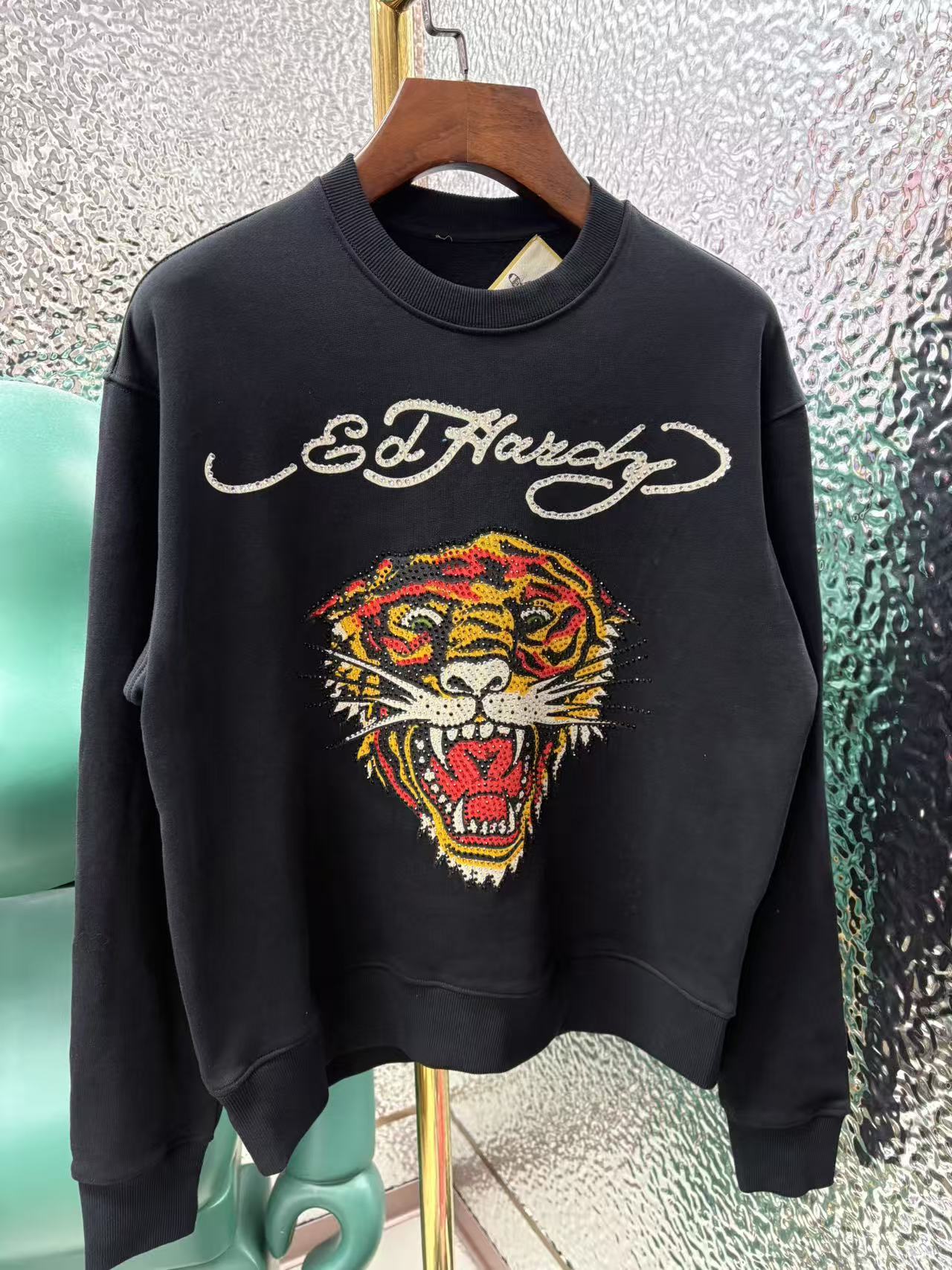 金黄虎存棉彩抜印花烫钻休闲秋冬圆领卫衣