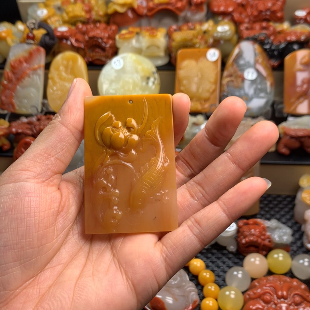 石英质玉（黄龙玉）挂件未镶嵌