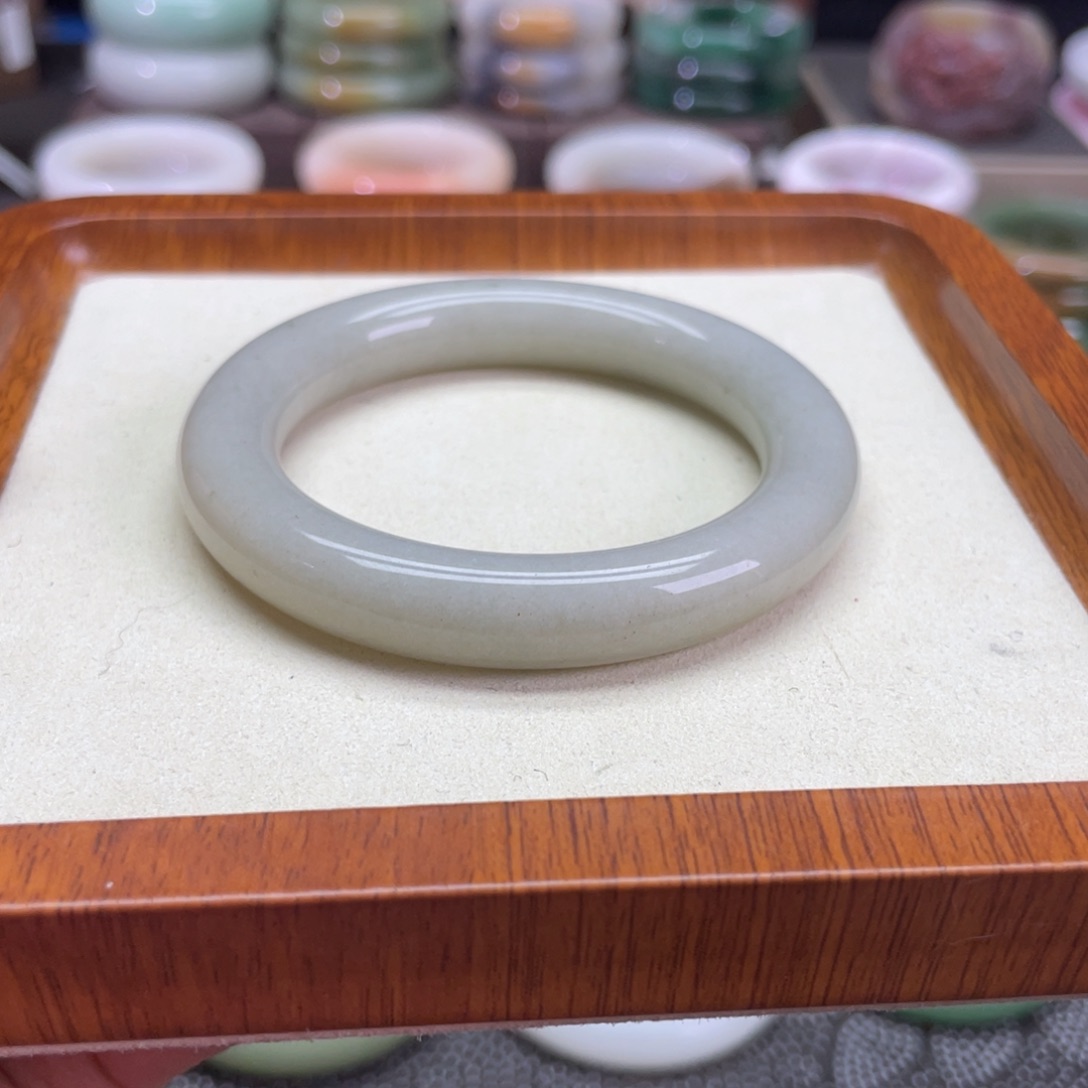 石英质玉未镶嵌手镯