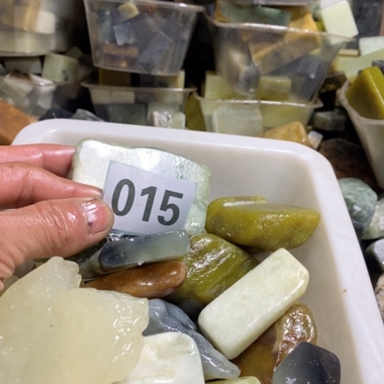 【闪购商品】未镶嵌蛇纹石玉珠宝玉器