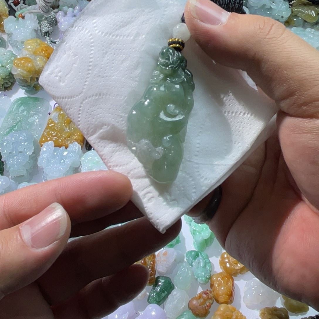 翡翠颈饰未镶嵌天然