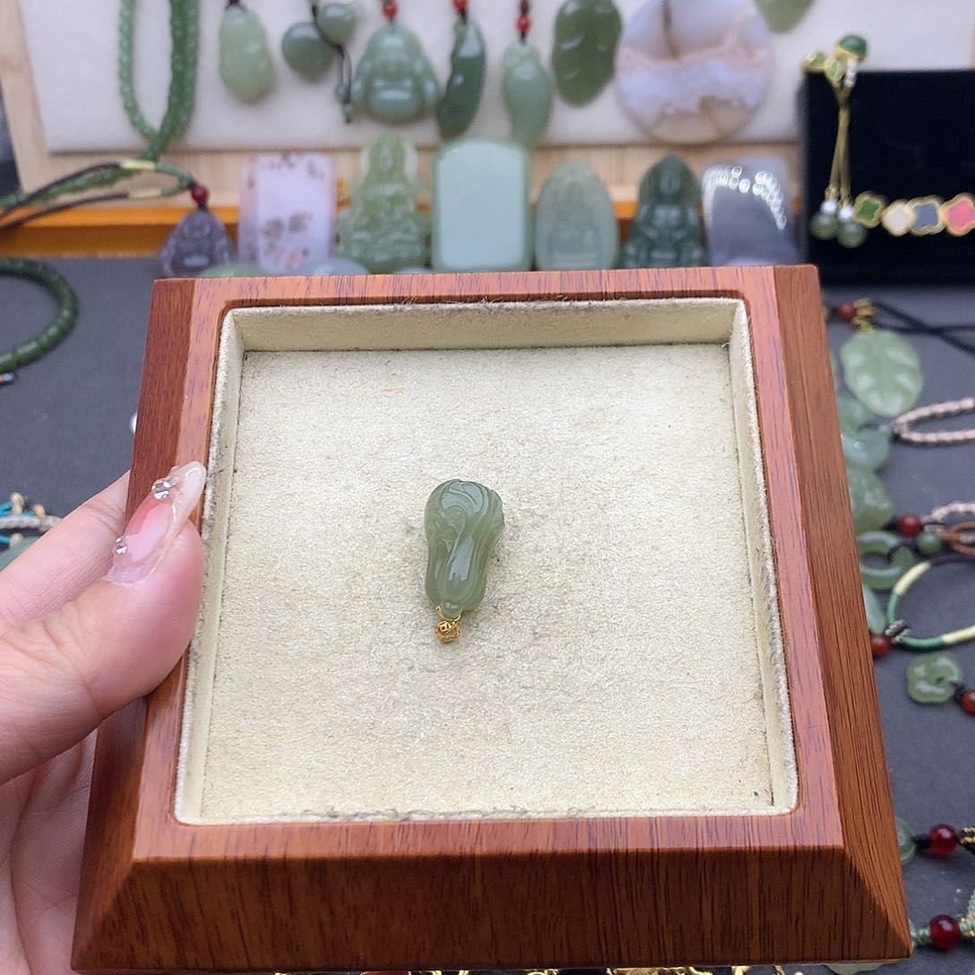 和田玉吊坠(不含链)18K金镶嵌