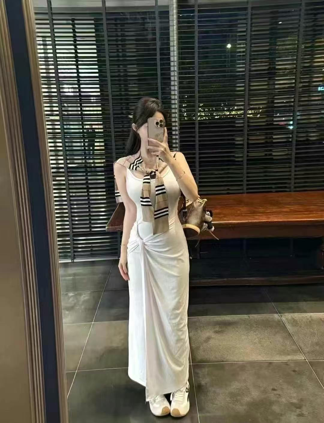 腰间扭结设计心机显瘦针织吊带连衣裙女夏季修身长裙