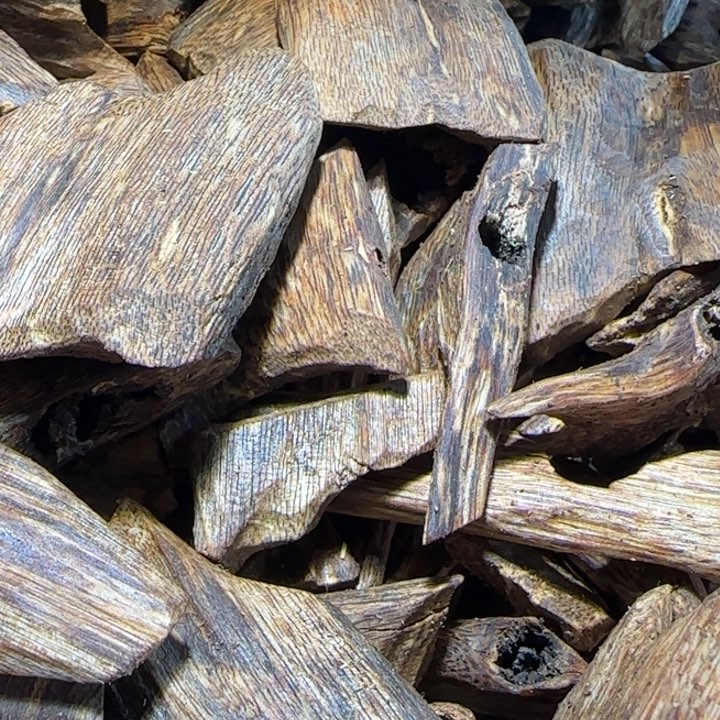 沉香手把件海南老白棋块料100克