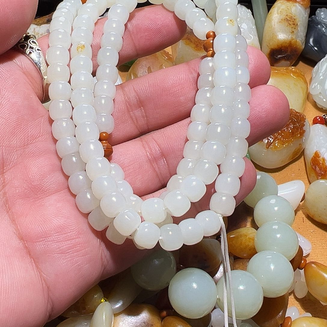 和田玉颈饰未镶嵌玉*