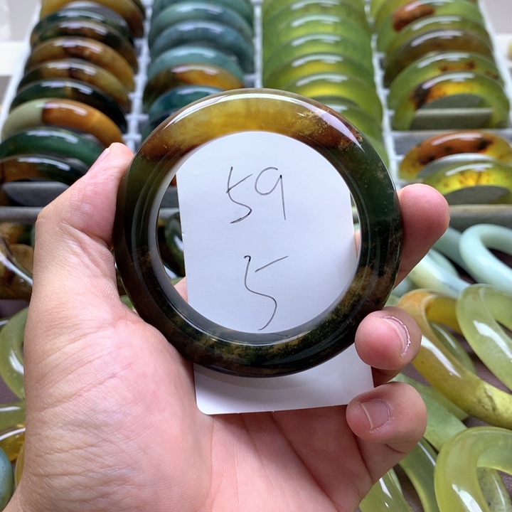 蛇纹石玉未镶嵌手镯静*