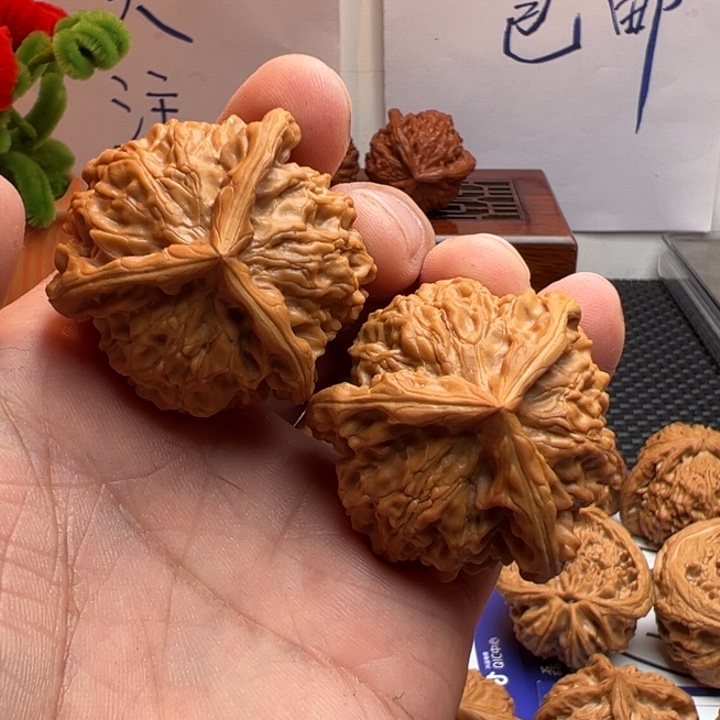 文玩核桃把件搂****?三棱