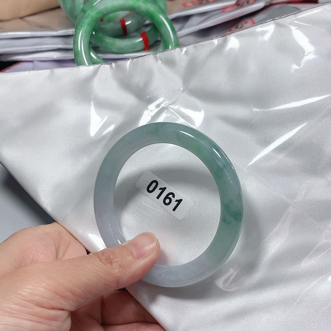 翡翠手镯未镶嵌天然缅甸A货翡翠手镯