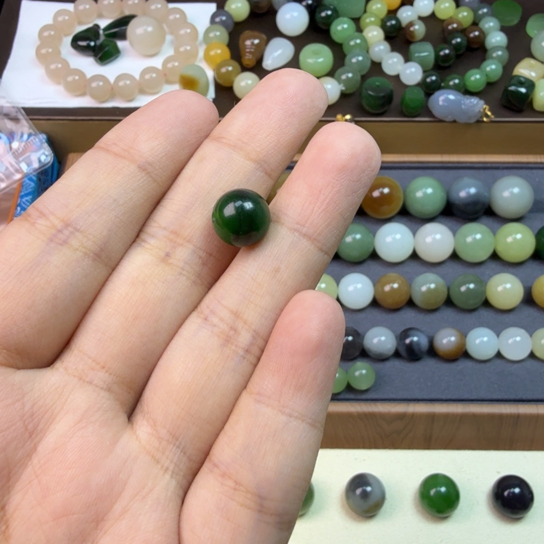 ****。和田玉未镶嵌珠宝半成品卡10红皮一线